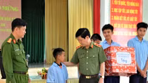 Deputy Minister Nguyen Van Son visits Da Nang ahead of Tet