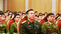 Olympian champion Hoang Xuan Vinh talks with PPA’s students