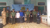 Vinh Linh Police supports needy people 