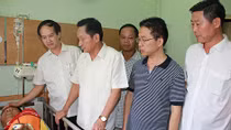 G.D 3 leader visits brave traffic police officer