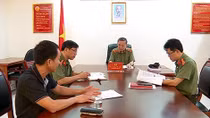 Minister To Lam meets citizens