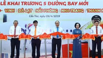 PM attends inauguration of 5 air routes in Can Tho