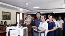 Vietnamese in Laos support flood-hit people in central region