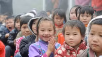 Youths of CAND Newspaper and People’s Security College support people in Muong Khuong