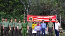 Khanh Hoa police build houses for poor families 