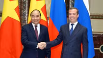 Vietnamese, Russian PMs hold talks in Moscow