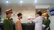 Hanoi Municipal Police take measures to manage foreigners amid Covid-19 outbreak