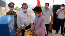 Public Security Newspaper-funded rice ATM supports people in Long An 