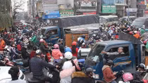 Hanoi, HCM City streets gridlocked as Tet arrives