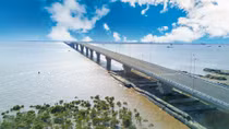 Vietnam longest sea bridge suffers construction problems