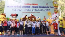 HCM City offers free tours to disadvantaged children, adults