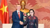 Top legislator hosts Latvian Foreign Minister