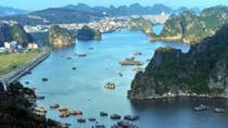 Tourists flock again to Quang Ninh after social distancing rules lifted