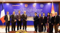Hanoi presents face masks to French cities