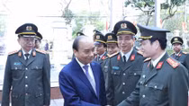 Prime Minister examines guard force’s combat readiness