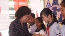 Vu A Dinh scholarships presented to Dong Nai’s ethnic students