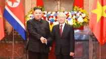 Top leader welcomes, holds talks with DPRK Chairman
