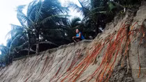 Erosion threatens beach in Lang Co Bay