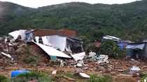 Vietnam Red Cross Society offers urgent aid to disaster-hit locals in Khanh Hoa