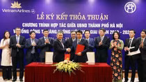 Hanoi, Vietnam Airlines sign cooperation agreement