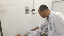 Hospitals in Hanoi overcrowded with dengue patients
