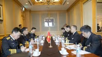 Naval commander holds bilateral meetings on sidelines of WPNS