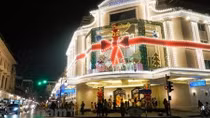 Christmas atmosphere overwhelms localities nationwide