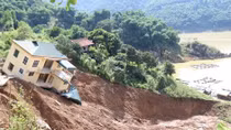 Cambodian PM offers sympathies over natural disaster in northern Vietnam