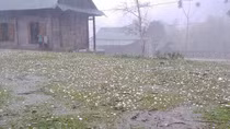 Hails pour down in Dat Lat