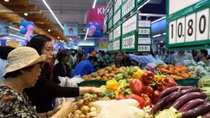 COVID-19 fight: HCM City promises adequate food supply