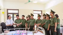 PSA delegation visits nursing house for wounded soldiers in Duy Tien 