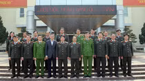 Deputy Minister Bui Van Nam inspect the work of ensuring public order and security in Hoa Binh ahead of Tet