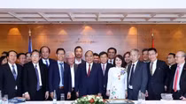 Prime Minister meets overseas Vietnamese in Europe