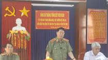 Deputy Minister Bui Van Nam works with TraVinh Police