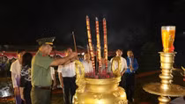 Youths of Binh Phuoc Police pay tribute to heroes and martyrs