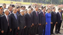 Vietnamese leaders pay tribute to late President on birth anniversary