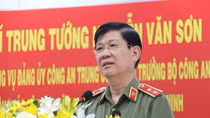 Deputy Minister Nguyen Van Son works with Tay Ninh Provincial Police