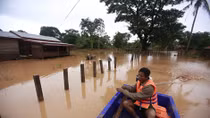 Vietnam continues aid to victims of Lao dam collapse
