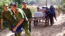 Youths of Quang Nam Police conduct voluntary program in remote commune