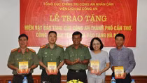 39 artifacts donated to Police of Can Tho, Yen Bai and Hanoi Museum