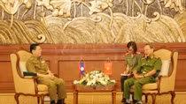 Deputy Minister Le Quy Vuong receives Lao Deputy Minister of Security