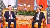 PM Nguyen Xuan Phuc receives WEF Executive Chairman