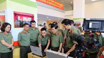 Deputy Minister Nguyen Van Son works with Department of Equipment and Warehousing Services