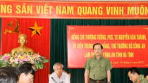 Deputy Minister Nguyen Van Thanh works with Ha Tinh Police