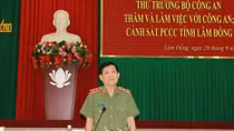 Deputy Minister Nguyen Van Son works with Lam Dong Police
