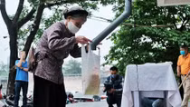 Hue, Da Nang cities set up free ‘rice ATMs’