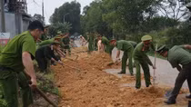 Dong Trieu Police support local people build rural roads