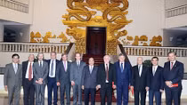 PM Nguyen Xuan Phuc hosts leaders of Argentinean provinces