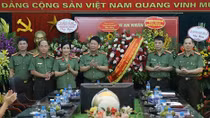 Deputy Minister Bui Van Nam visits PSNews on the occasion of Vietnam Revolutionary Press Day