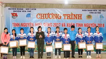 Bac Giang police support poor people in Yen The